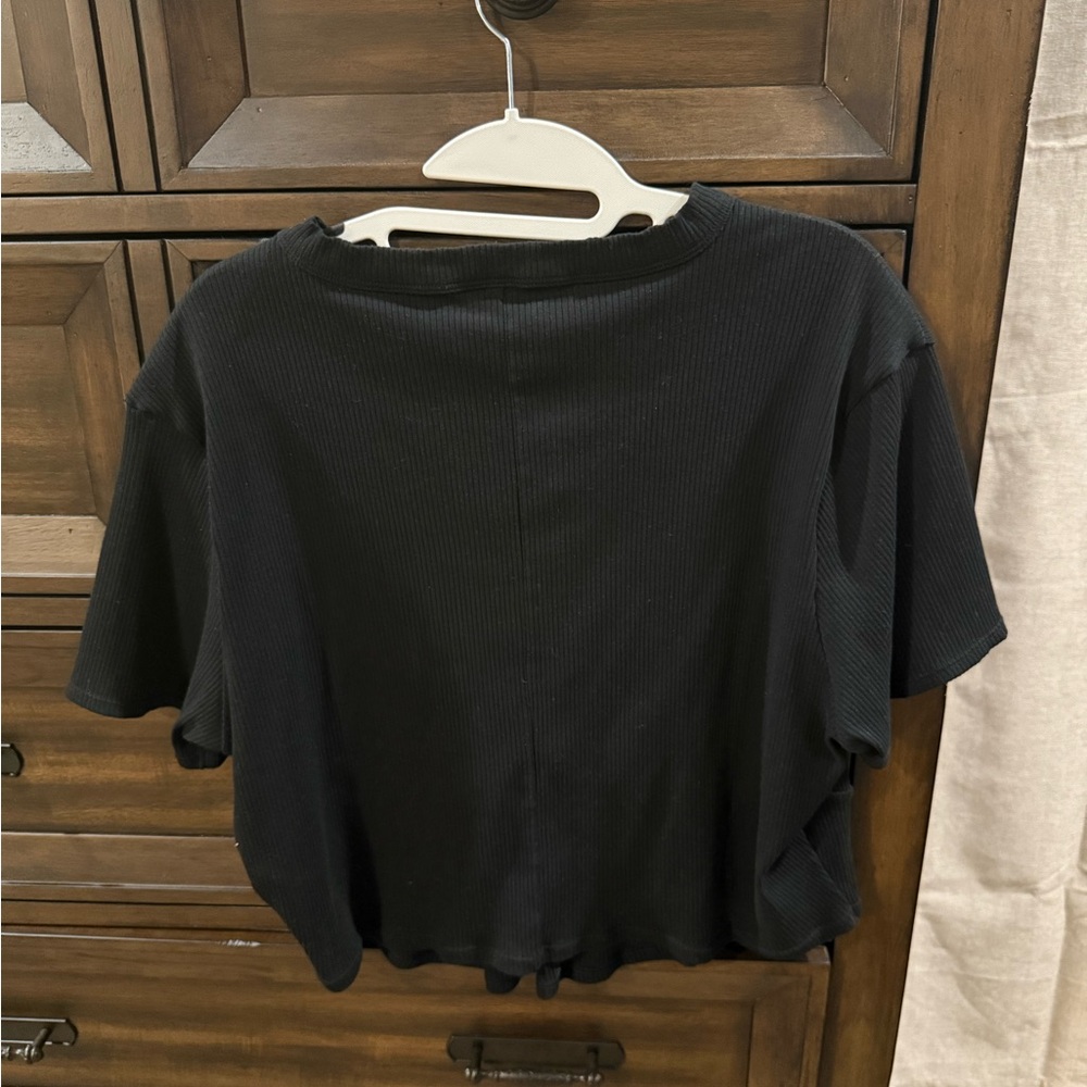Fabletics Women’s Ribbed Short Sleeve Crop Top - Picture 2 of 4